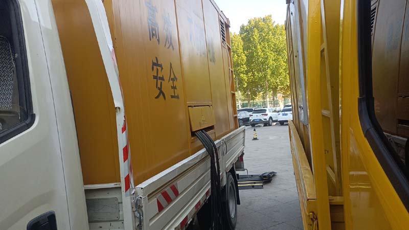 新巴尔虎左如何判断柴油发电机组和UPS电源的切换时间是否符合要求?