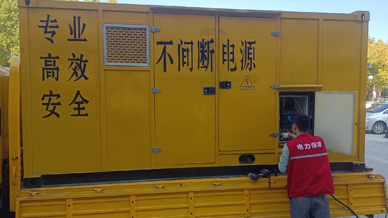 新巴尔虎左柴油发电机组和UPS电源配合使用时,如何避免切换过程中的电力中断?