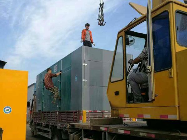 新巴尔虎左如何判断水冷式机油散热器密封件是否需要更换？